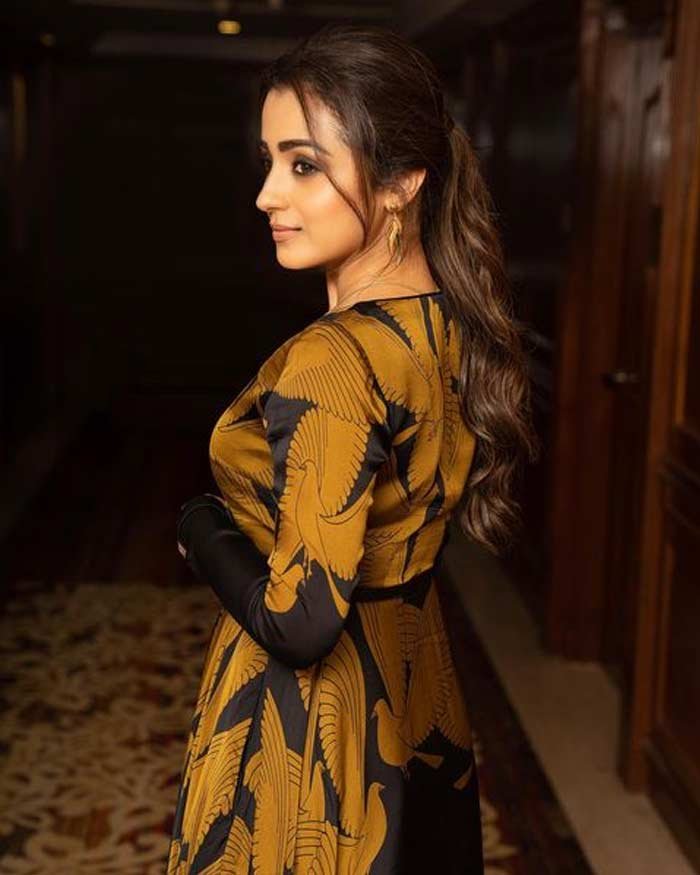 trisha_teluguvox